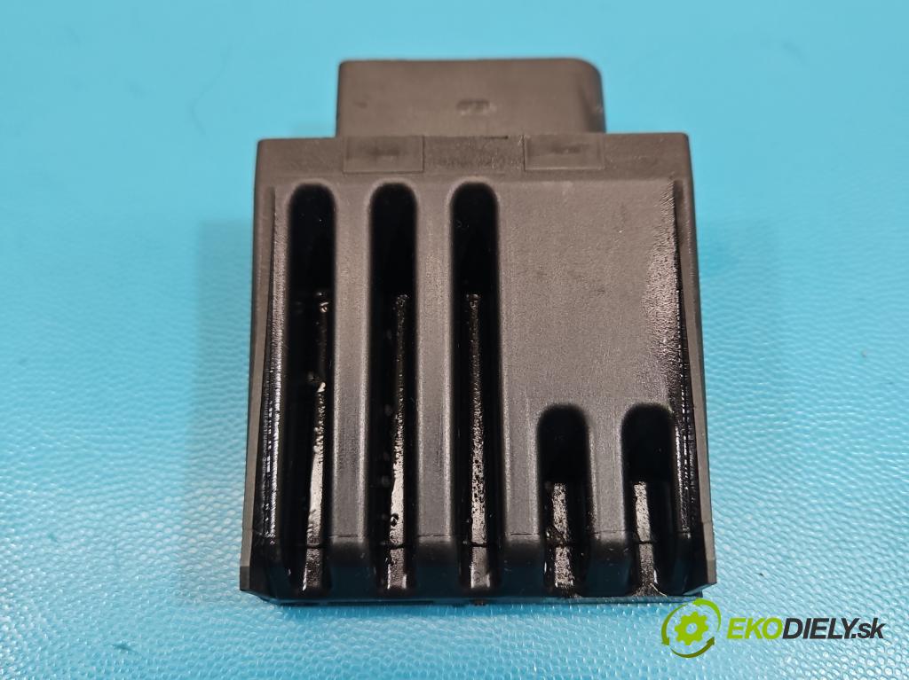 Skoda Superb IV 2023- 2.0 TDI 150 HP automatic 110 kW 1968 cm3 5- riadiaca jednotka ostatné 3Q0906121D