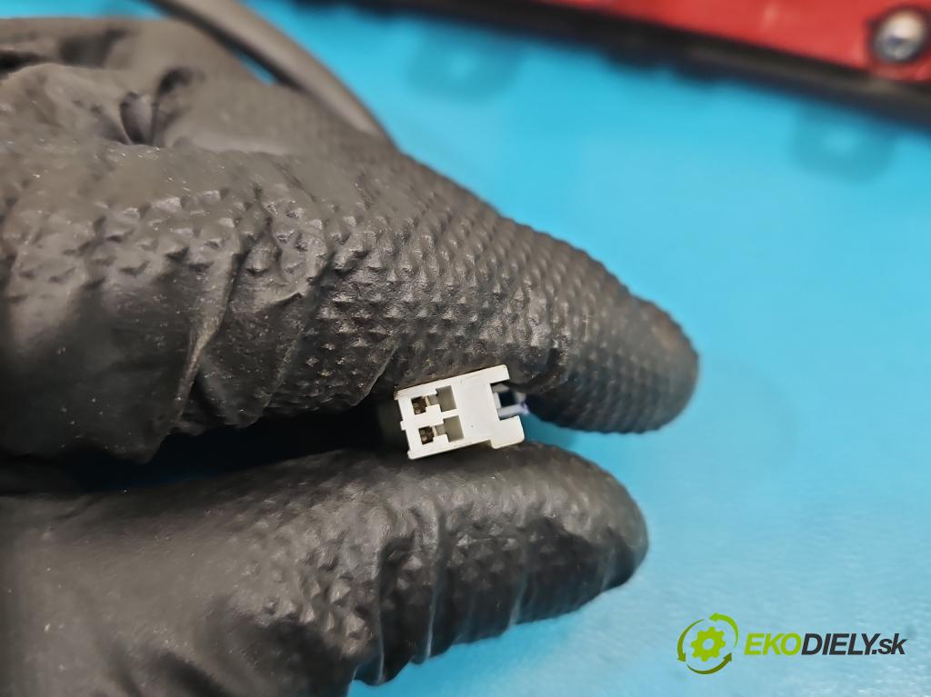 Hyundai Santa Fe III 2012–2018 2.4 GDI 190 HP automatic 140 kW 2359 cm3 5- světlo: stop: 92700-4Z000