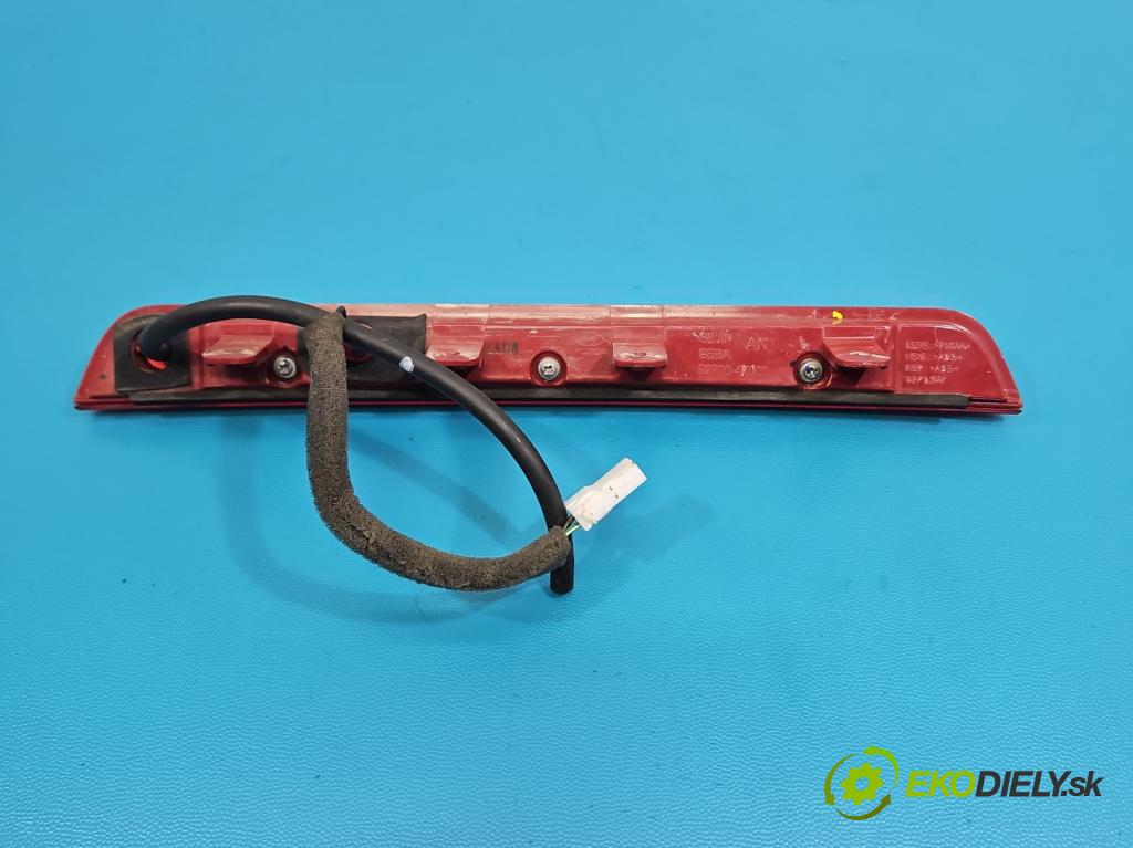 Hyundai Santa Fe III 2012–2018 2.4 GDI 190 HP automatic 140 kW 2359 cm3 5- světlo: stop: 92700-4Z000