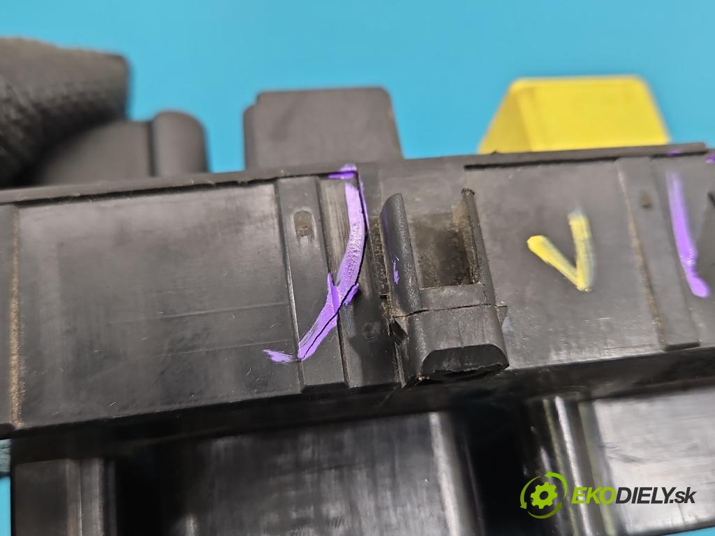 Opel Astra III 2004-2014 1.7 cdti 80 hp manual 59 kW 1686 cm3 5- skříňka pojistková 13205783 (Pojistková skříňka)