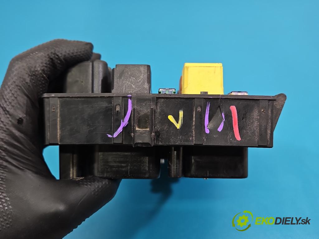 Opel Astra III 2004-2014 1.7 cdti 80 hp manual 59 kW 1686 cm3 5- skříňka pojistková 13205783 (Pojistková skříňka)