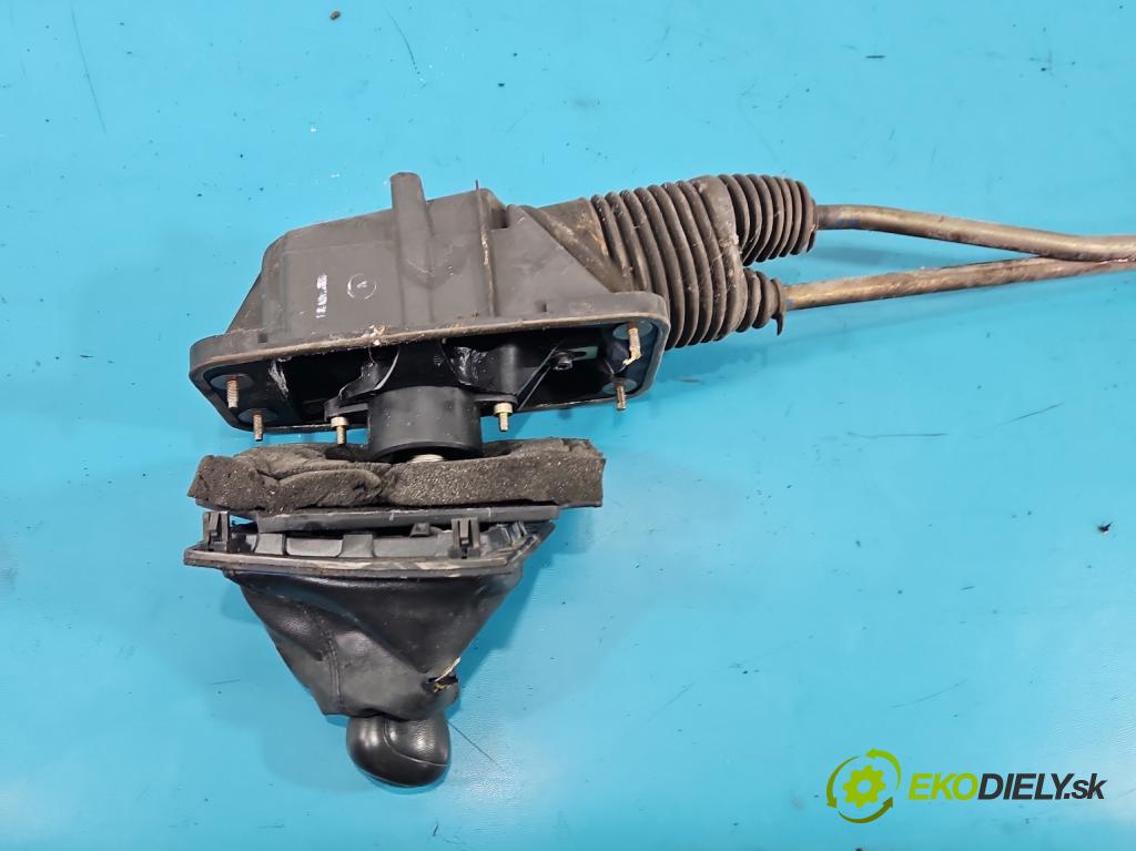 Audi A4 B6 2000-2004 1.9 tdi 131 hp manual 96 kW 1896 cm3 5- kulisa změny stupňová  (Řadicí páka (kulisa) )