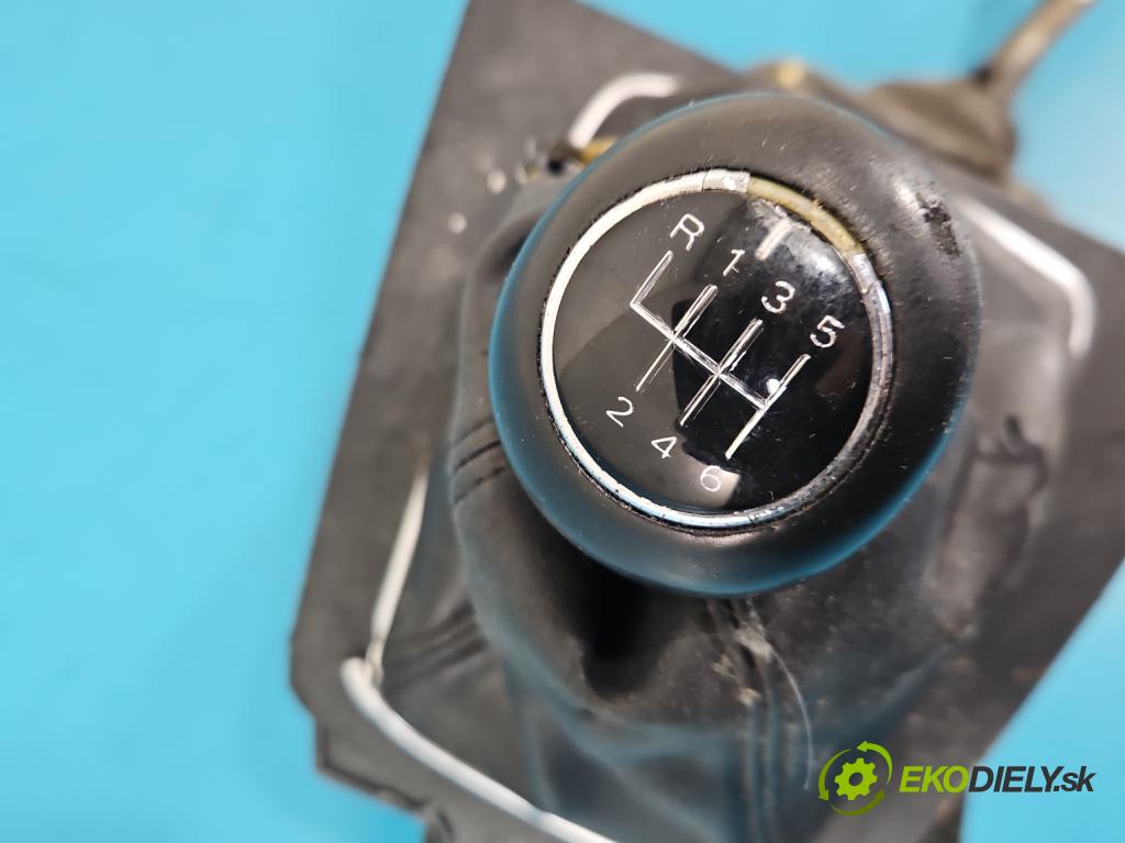 Audi A4 B6 2000-2004 1.9 tdi 131 hp manual 96 kW 1896 cm3 5- kulisa změny stupňová  (Řadicí páka (kulisa) )