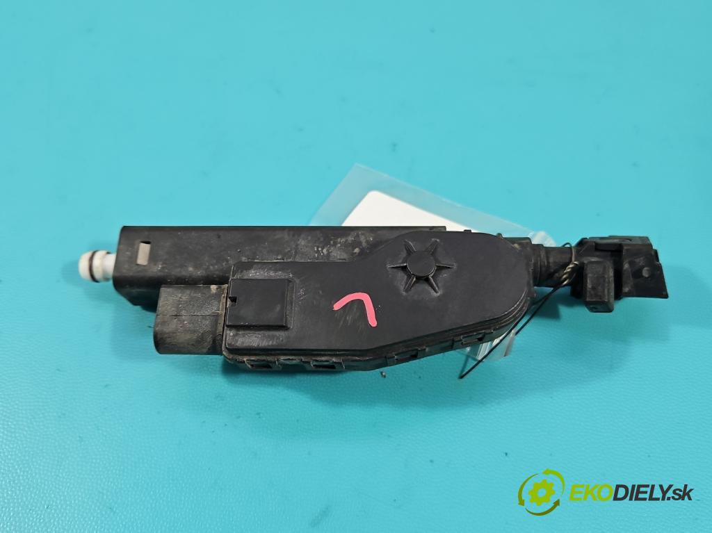 Volvo V70 III 2007-2016 2.0 16V 145 hp manual 107 kW 1999 cm3 5- ostřikovač reflektor: levý A2C53108172 (Motorek ostřikovačů)