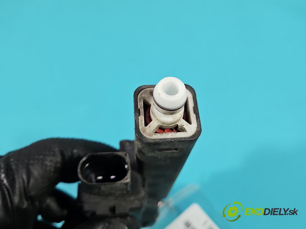 Volvo V70 III 2007-2016 2.0 16V 145 hp manual 107 kW 1999 cm3 5- ostřikovač reflektor: pravý 30663580