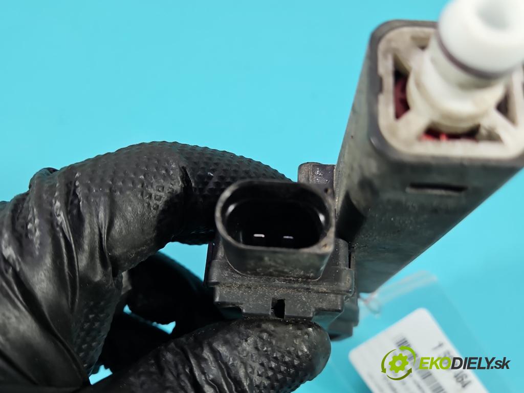 Volvo V70 III 2007-2016 2.0 16V 145 hp manual 107 kW 1999 cm3 5- ostřikovač reflektor: pravý 30663580