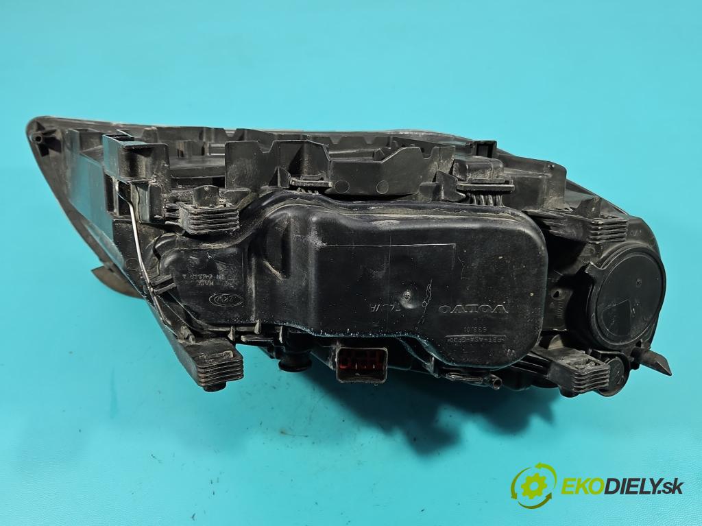 Volvo V70 III 2007-2016 2.0 16V 145 HP manual 107 kW 1999 cm3 5- Reflektor: ľavý 31214351 (Kľučka dverí ostatné)