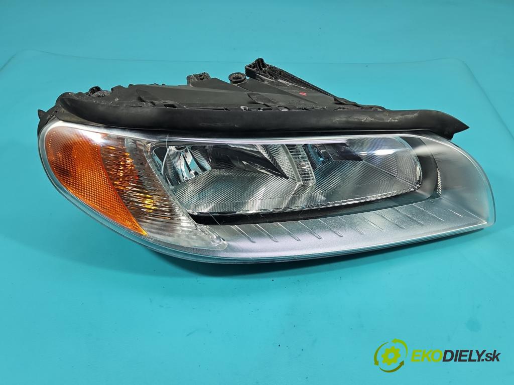 Volvo V70 III 2007-2016 2.0 16V 145 hp manual 107 kW 1999 cm3 5- světlo pravý 31214352 (Pravé přední světlo)
