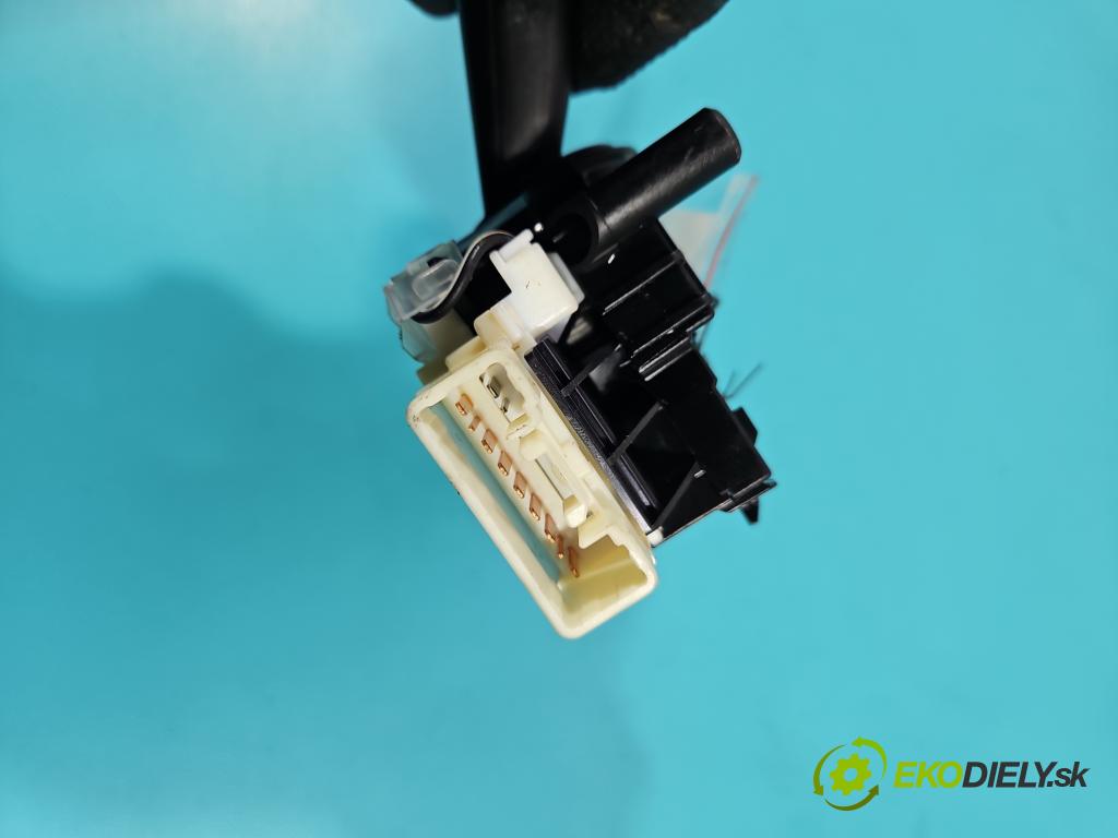 Suzuki Swift Mk7 2010-2017 1.2 16V 94 HP manual 69 kW 1242 cm3 5- prepínač smeroviek 173744 (Prepínacie páčky pod volantom)