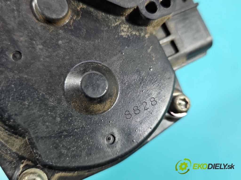 Opel Agila B 2008-2014 1.0 12V 65 hp manual 48 kW 996 cm3 5- škrticí klapka  (Škrticí klapka)