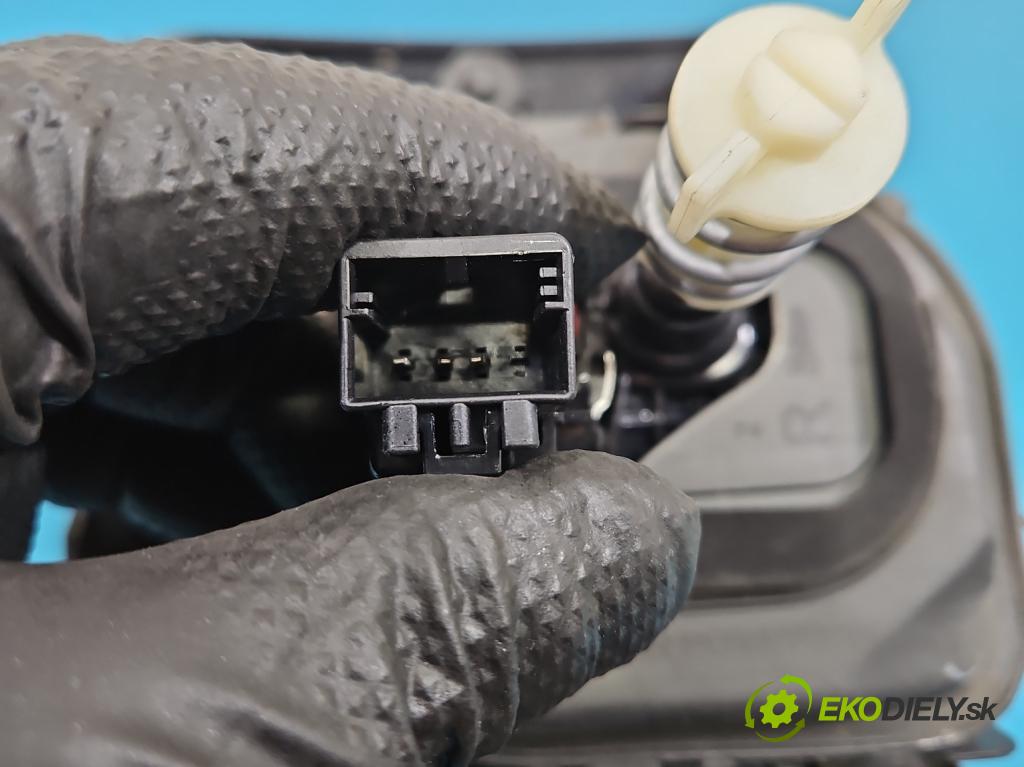 Vw Golf VII 2012-2020 1.2 TSI 86 hp manual 63 kW 1197 cm3 5- světlo zadní pravé 5G0945096M (Klika dveří ostatní)