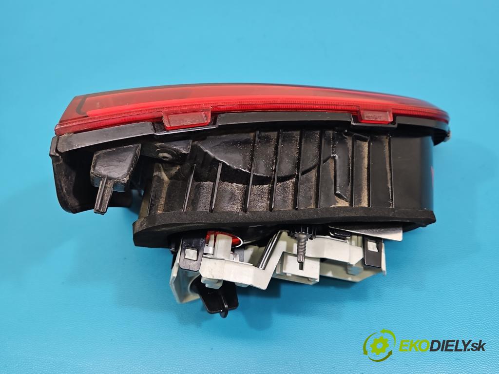 Vw Golf VII 2012-2020 1.2 TSI 86 HP manual 63 kW 1197 cm3 5- svetlo / reflektor zadné pravé 5G0945094AC (Kľučka dverí ostatné)