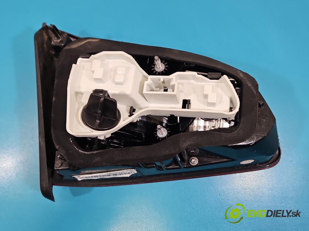 Vw Golf VII 2012-2020 1.2 TSI 86 HP manual 63 kW 1197 cm3 5- svetlo / reflektor zadné pravé 5G0945094AC (Kľučka dverí ostatné)