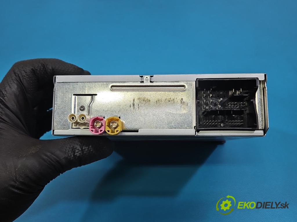 Vw Golf VII 2012-2020 1.2 TSI 86 HP manual 63 kW 1197 cm3 5- Navigácia: čítačka 3Q0035819B