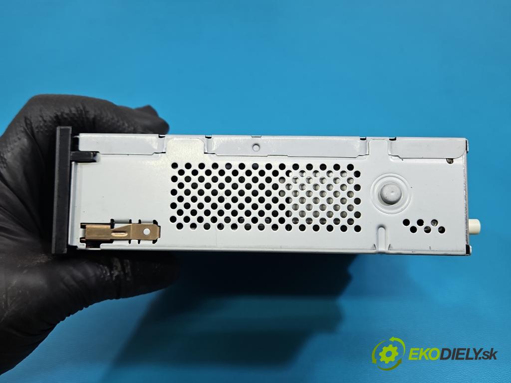 Vw Golf VII 2012-2020 1.2 TSI 86 HP manual 63 kW 1197 cm3 5- Navigácia: čítačka 3Q0035819B