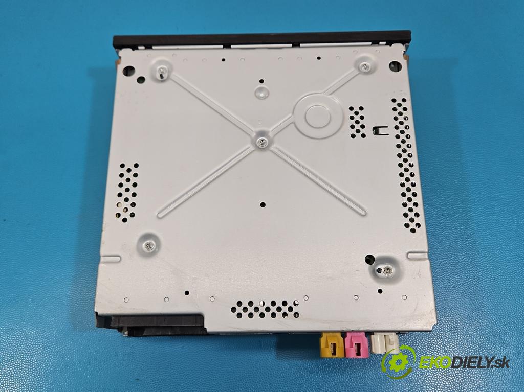 Vw Golf VII 2012-2020 1.2 TSI 86 HP manual 63 kW 1197 cm3 5- Navigácia: čítačka 3Q0035819B