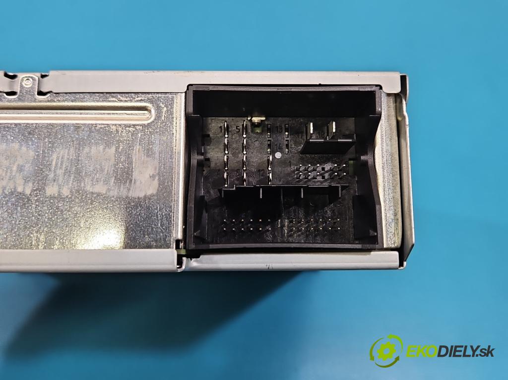 Vw Golf VII 2012-2020 1.2 TSI 86 HP manual 63 kW 1197 cm3 5- Navigácia: čítačka 3Q0035819B