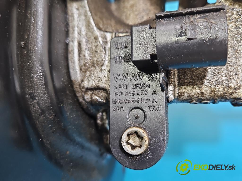 Vw Golf VII 2012-2020 1.2 TSI 86 HP manual 63 kW 1197 cm3 5- servo brzdové 5Q1614105CG