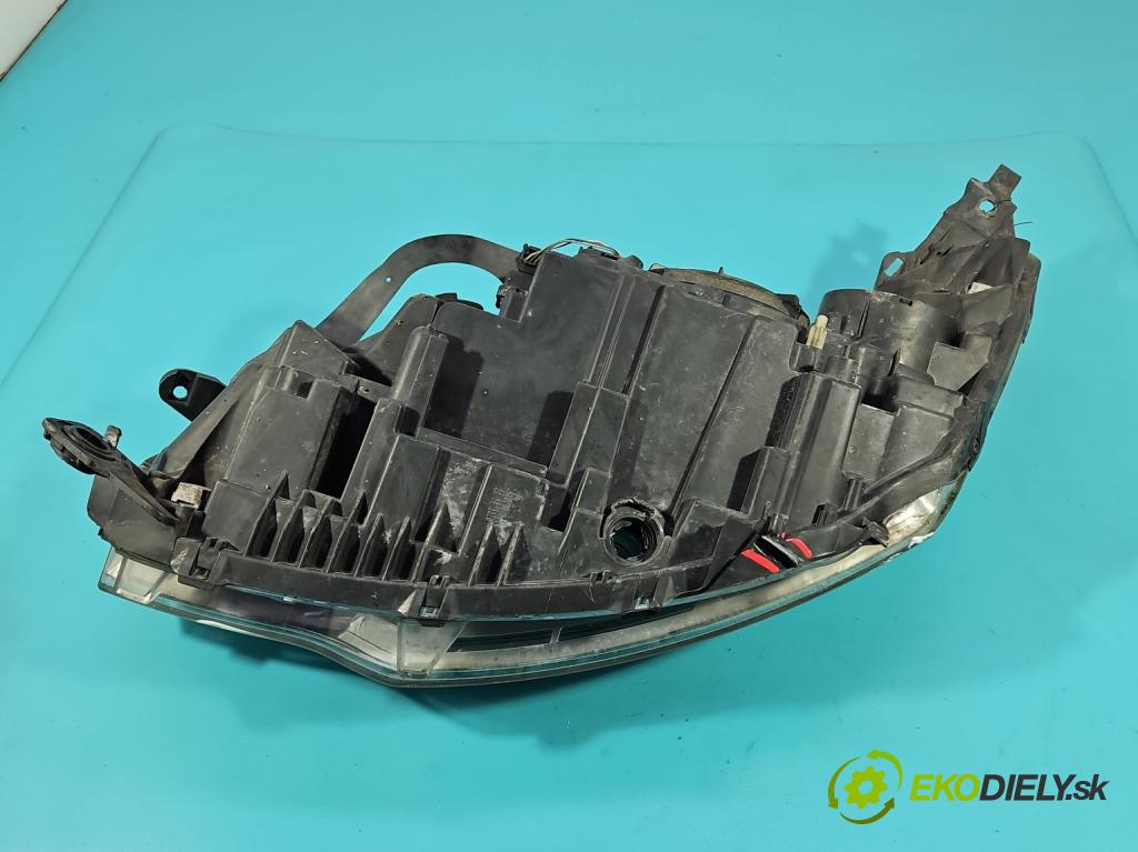 Citroen C5 II 2008-2017 2.0 hdi 136 HP manual 100 kW 1997 cm3 4- Reflektor: pravý  (Svetlo predné pravé)