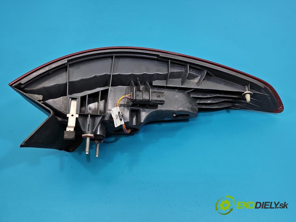 Ford Mondeo Mk5 2014-2022 2.0 16V 140 HP automatic 103 kW 1999 cm3 4- svetlo / reflektor zadné pravé DS73-13404-DK (Kľučka dverí ostatné)