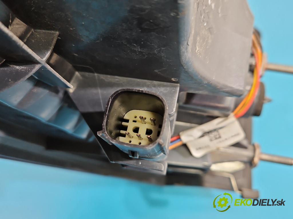 Ford Mondeo Mk5 2014-2022 2.0 16V 140 HP automatic 103 kW 1999 cm3 4- svetlo / reflektor zadné pravé DS73-13404-DK (Kľučka dverí ostatné)