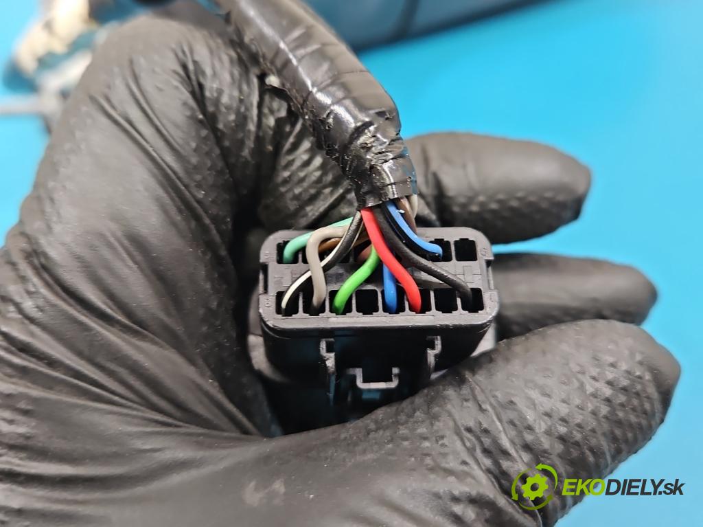 Ford Mondeo Mk5 2014-2022 2.0 16V 140 HP automatic 103 kW 1999 cm3 4- zrkadlo pravé  (Kľučka dverí ostatné)