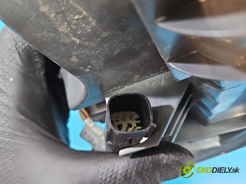 Ford Mondeo Mk5 2014-2022 2.0 16V 140 HP automatic 103 kW 1999 cm3 4- svetlo / reflektor zadné ľavé  (Kľučka dverí ostatné)