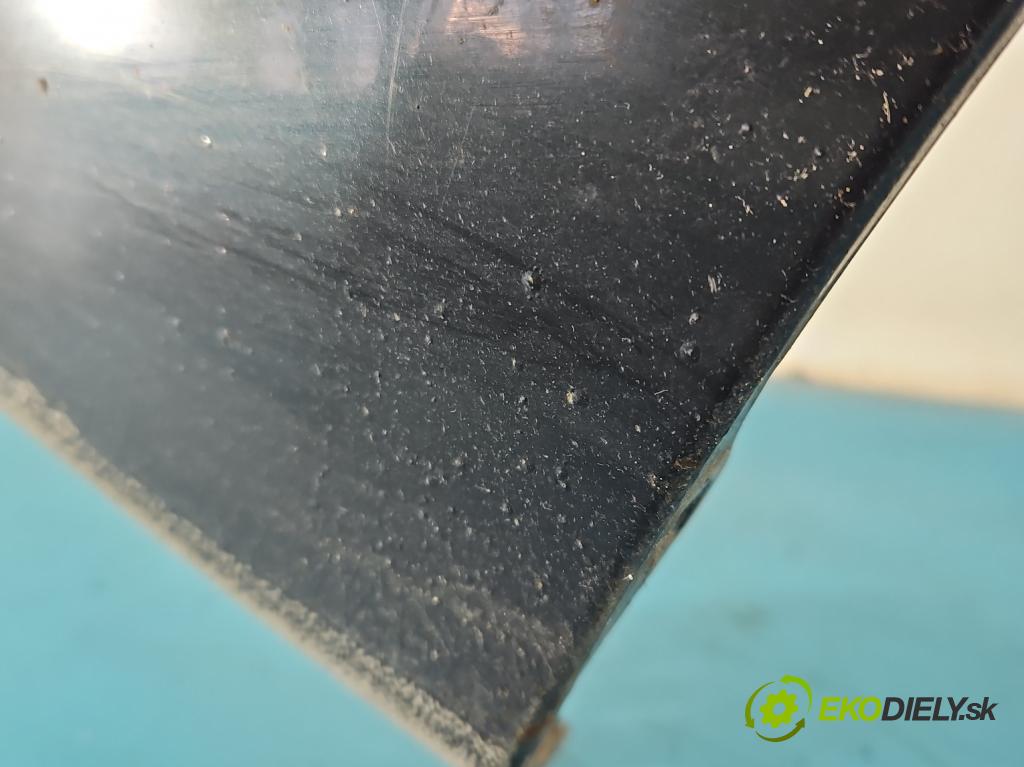 Kia Ceed I 2006-2012 2.0 crdi 140 HP manual 103 kW 1991 cm3 5- blatník predné pravý  (Kľučka dverí ostatné)