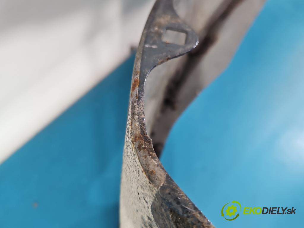 Kia Ceed I 2006-2012 2.0 crdi 140 HP manual 103 kW 1991 cm3 5- blatník predné pravý  (Kľučka dverí ostatné)