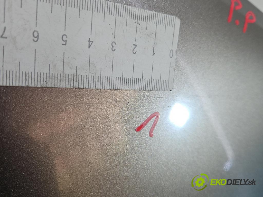 Volvo V70 III 2007-2016 2.0 16V 145 HP manual 107 kW 1999 cm3 5- blatník predné pravý  (Kľučka dverí ostatné)