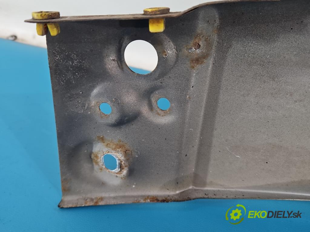 Volvo V70 III 2007-2016 2.0 16V 145 HP manual 107 kW 1999 cm3 5- blatník predné pravý  (Kľučka dverí ostatné)