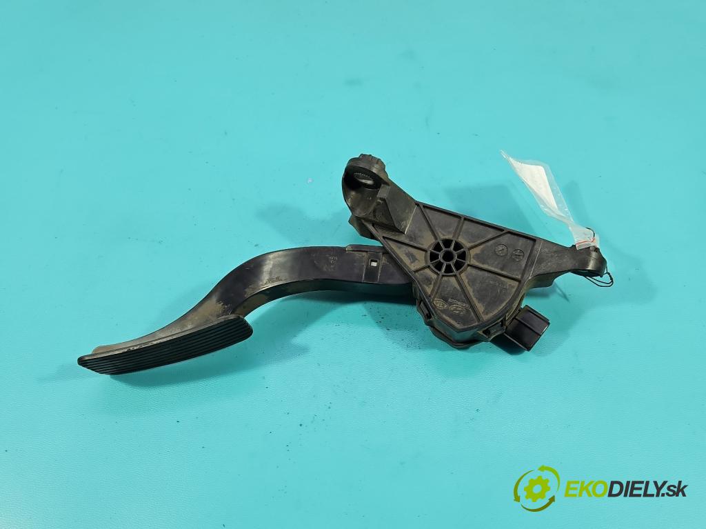 Hyundai I30 III 2016- 1.6 crdi 116 hp manual 85 kW 1598 cm3 5- pedal plyn: potenciometr: 32700-G4200