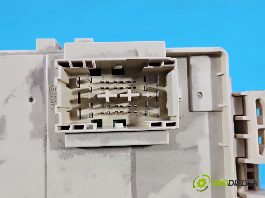 Hyundai I30 III 2016- 1.6 crdi 116 HP manual 85 kW 1598 cm3 5- skrinka poistka 91955-G4110 (Poistková skrinka)