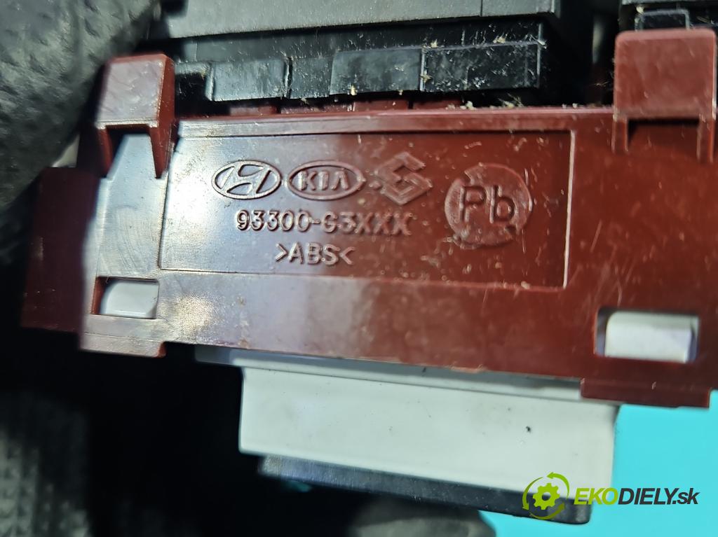 Hyundai I30 III 2016- 1.6 crdi 116 HP manual 85 kW 1598 cm3 5- prepínač ostatné 93300-G4230