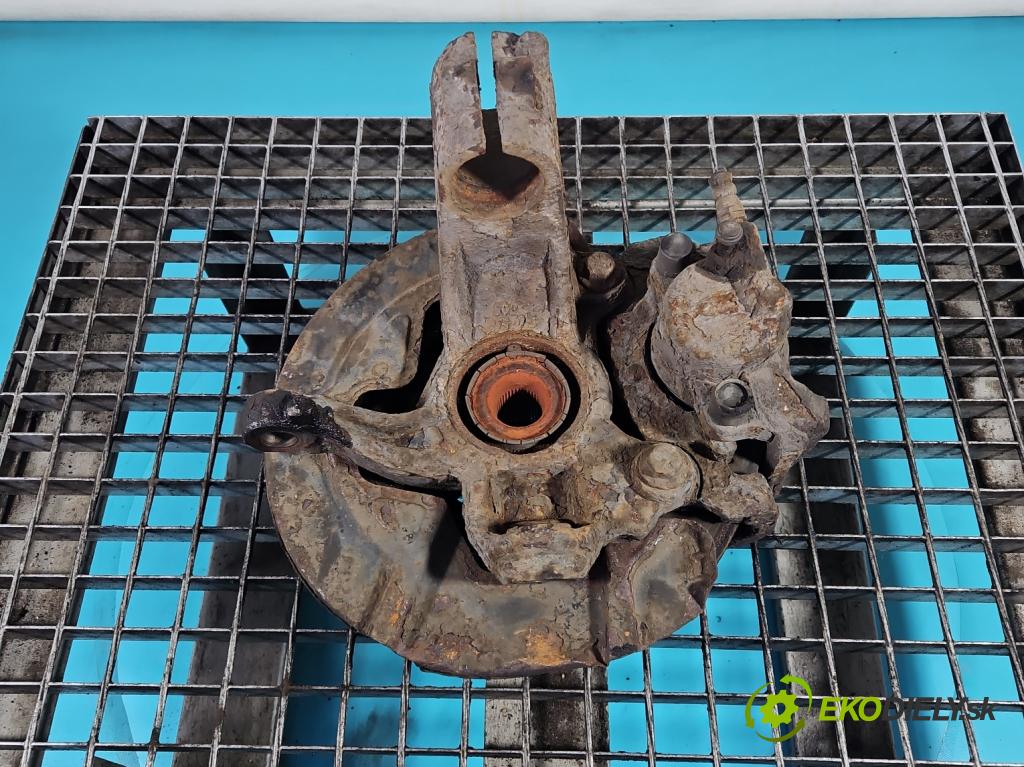 Volvo V70 III 2007-2016 2.0 16V 145 HP manual 107 kW 1999 cm3 5- náboj ľavé  (Náboj kolesa)