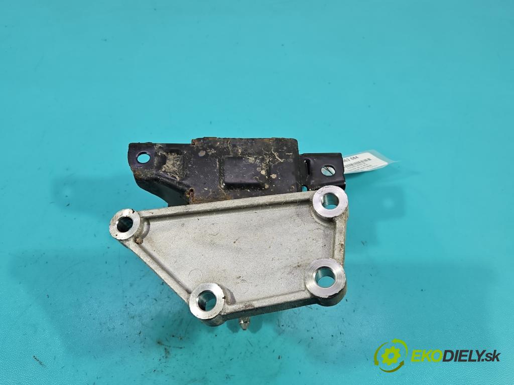 Hyundai I30 III 2016- 1.6 crdi 116 HP manual 85 kW 1598 cm3 5- airbag motora  (Držiak motora)