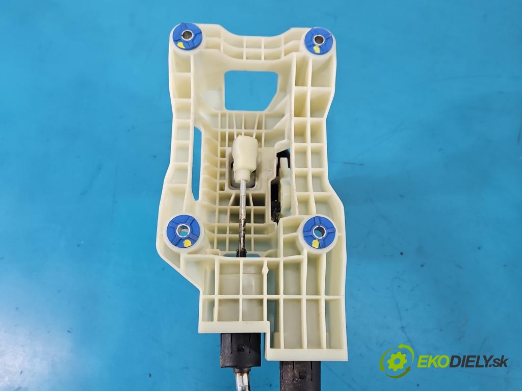 Hyundai I30 III 2016- 1.6 crdi 116 HP manual 85 kW 1598 cm3 5- Páka: Změny: stupeň,rýchlosť 43700-G4120 (Rýchlostná páka (kulisa))