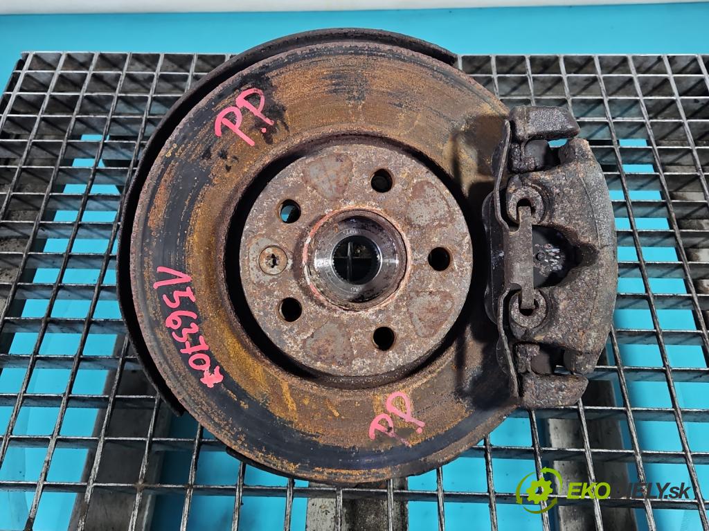 Volvo V70 III 2007-2016 2.0 16V 145 HP manual 107 kW 1999 cm3 5- náboj pravé  (Náboj kolesa)