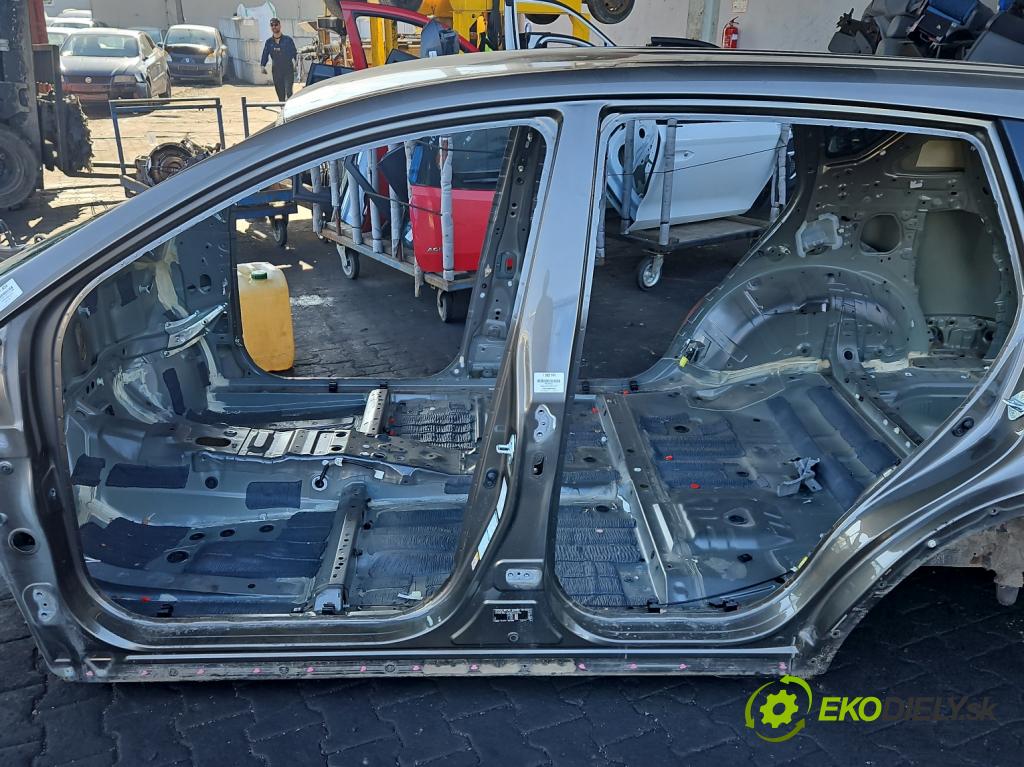 Toyota Rav4 IV 2013-2018 2.0 D4D 124hp manual 91 kW 1998 cm3 5- Práh: ľavý  (Karoséria ostatné)