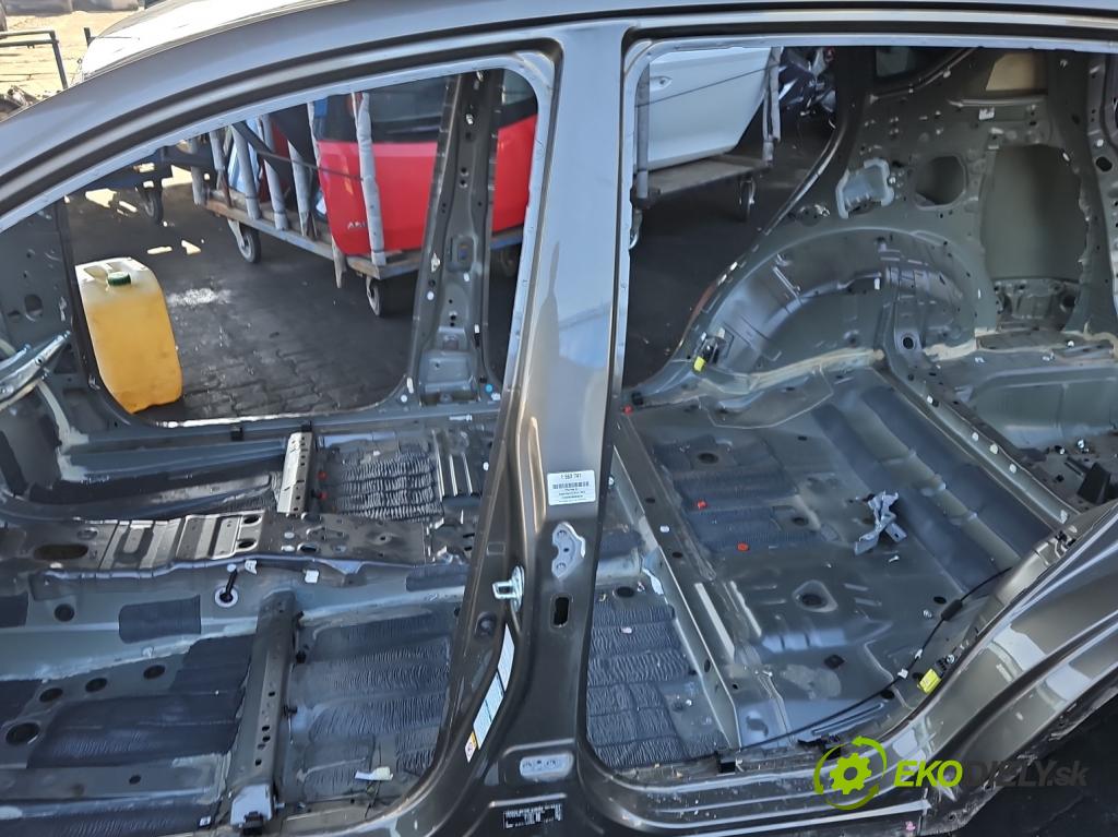 Toyota Rav4 IV 2013-2018 2.0 D4D 124hp manual 91 kW 1998 cm3 5- Práh: ľavý  (Karoséria ostatné)