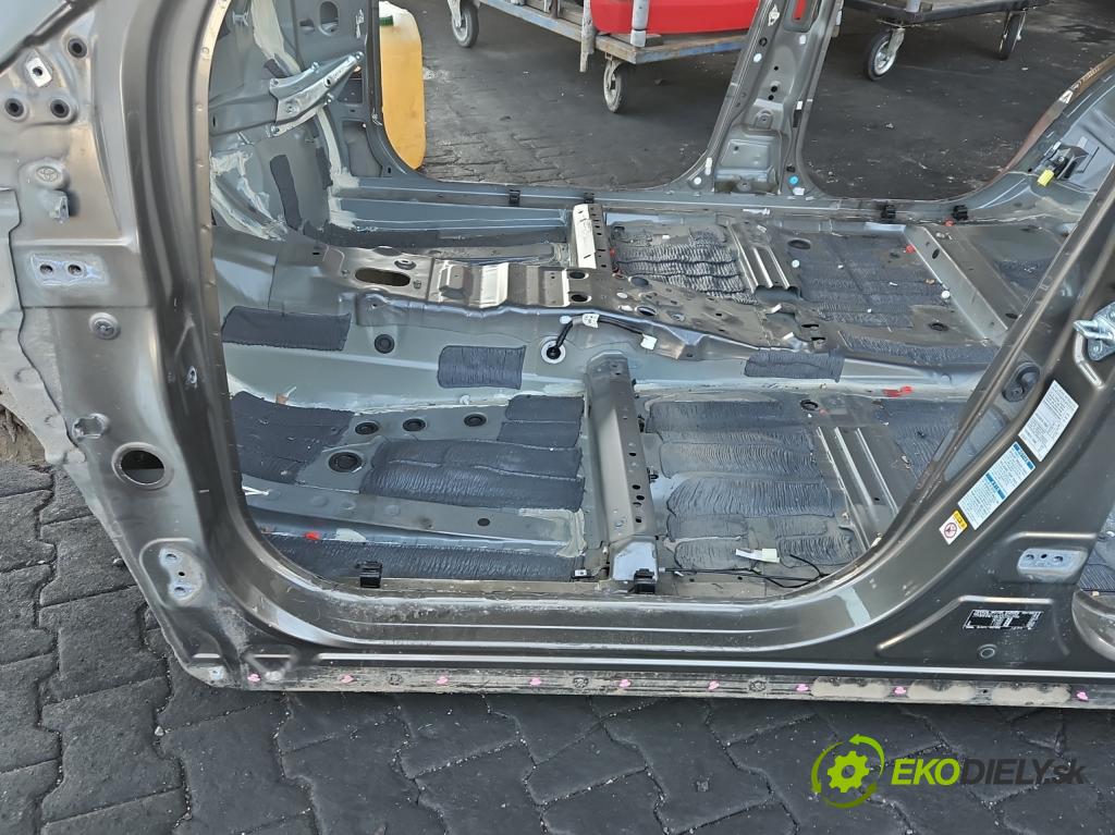 Toyota Rav4 IV 2013-2018 2.0 D4D 124hp manual 91 kW 1998 cm3 5- Práh: ľavý  (Karoséria ostatné)