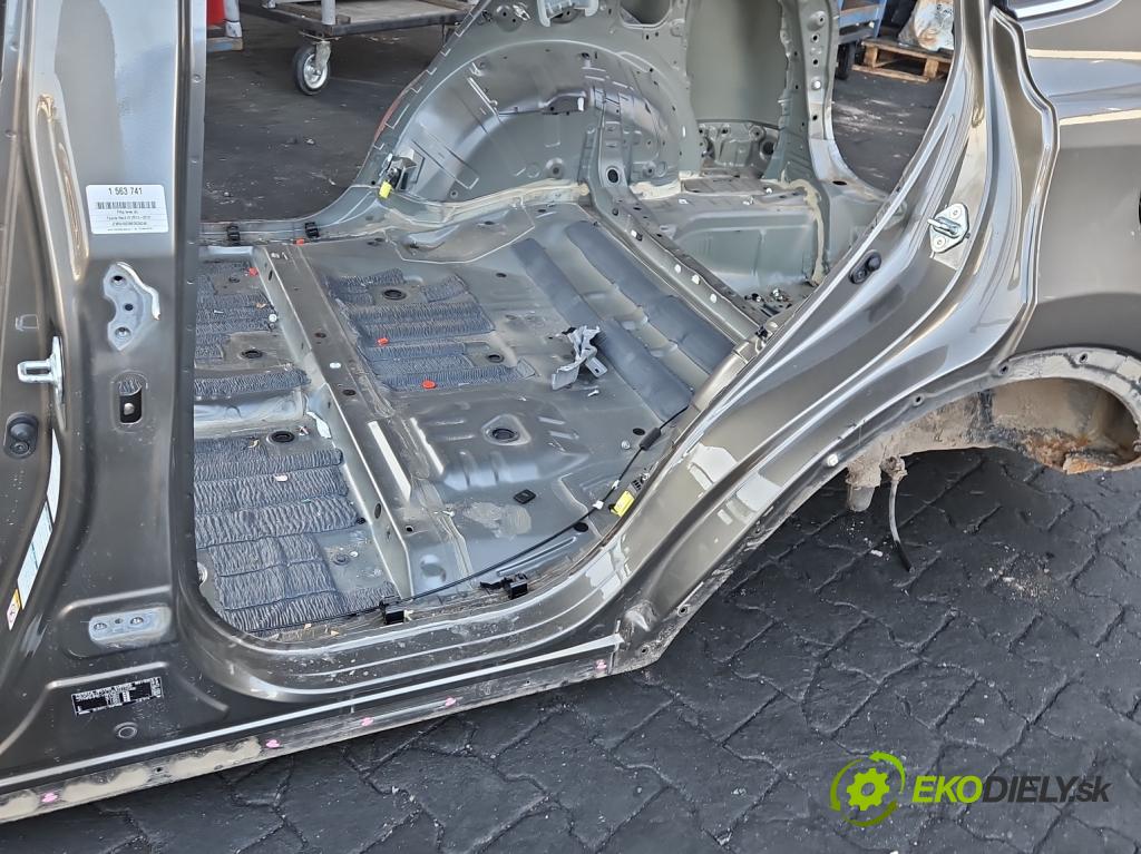 Toyota Rav4 IV 2013-2018 2.0 D4D 124hp manual 91 kW 1998 cm3 5- Práh: ľavý  (Karoséria ostatné)