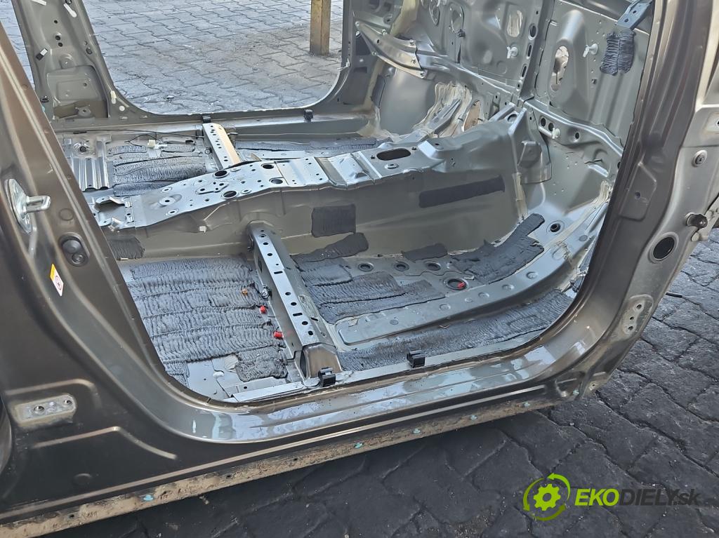 Toyota Rav4 IV 2013-2018 2.0 D4D 124hp manual 91 kW 1998 cm3 5- Práh: pravý  (Karoséria ostatné)