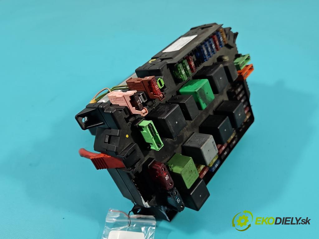 Mercedes S W221 2005-2013 3.5 V6 272 hp automatic 200 kW 3498 cm3 4- skříňka pojistková A2215402150 (Pojistková skříňka)