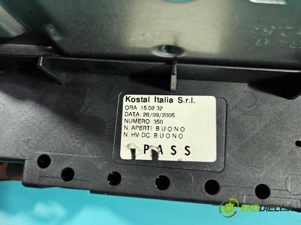 Mercedes S W221 2005-2013 3.5 V6 272 hp automatic 200 kW 3498 cm3 4- skříňka pojistková A2215402150 (Pojistková skříňka)