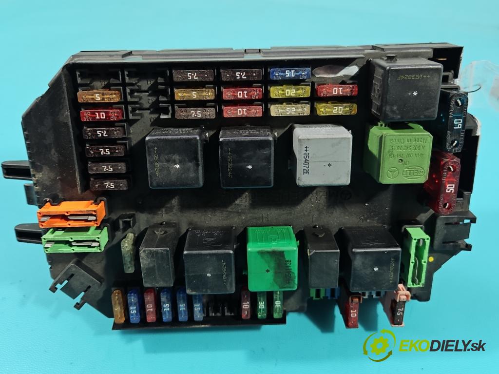 Mercedes S W221 2005-2013 3.5 V6 272 hp automatic 200 kW 3498 cm3 4- skříňka pojistková A2215402150 (Pojistková skříňka)