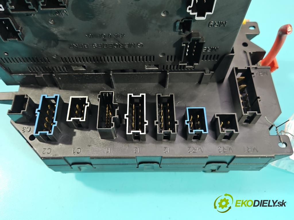 Mercedes S W221 2005-2013 3.5 V6 272 hp automatic 200 kW 3498 cm3 4- skříňka pojistková A2215402150 (Pojistková skříňka)