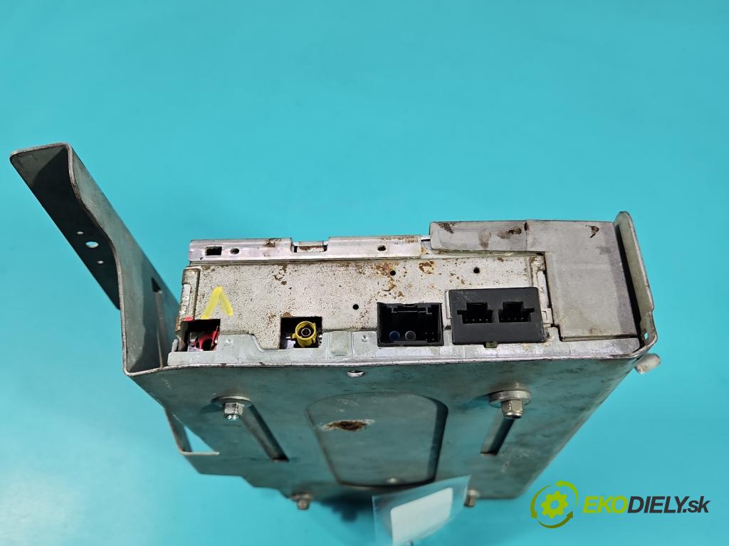 Mercedes S W221 2005-2013 3.5 V6 272 HP automatic 200 kW 3498 cm3 4- Zesilovač: A2218208789 (Zosilňovač)