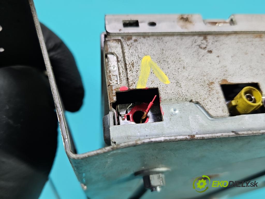 Mercedes S W221 2005-2013 3.5 V6 272 HP automatic 200 kW 3498 cm3 4- Zesilovač: A2218208789 (Zosilňovač)