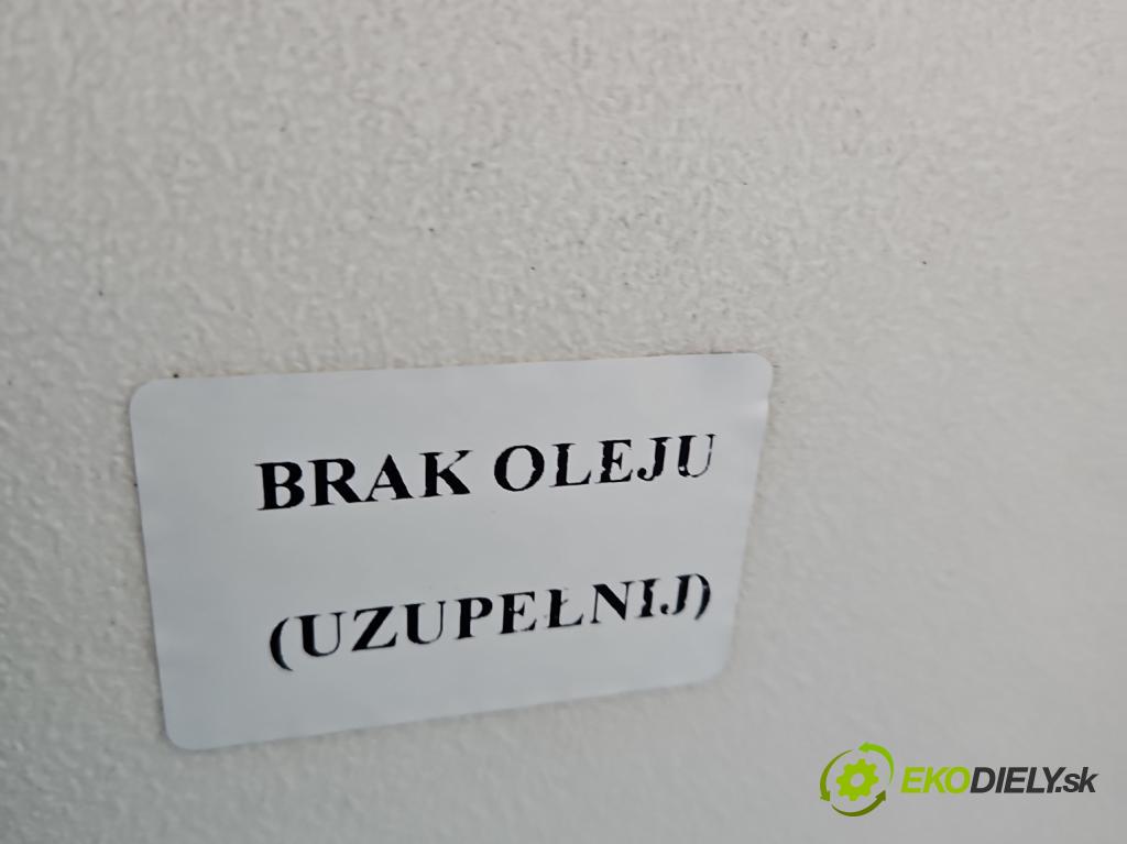 Mercedes KACZKA T1 W601 2.4d 88 HP manual 65 kW 2350 cm3 5- Most: zadní: